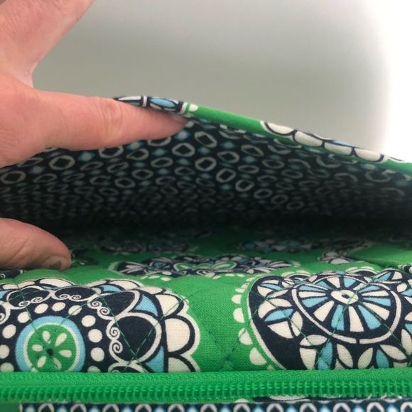 Vera Bradley Green Cupcake print laptop case - Picture 10 of 10